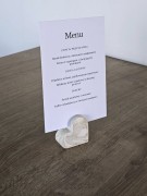 gipsowy-stojak-na-karte-menu-w-ksztalcie-serca