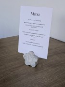 gipsowy-stojak-na-karte-menu-w-ksztalcie-kwiatu