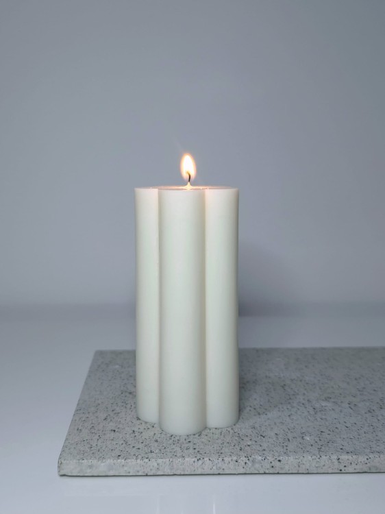 ozdobna-swieca-sojowa-kwiat-recznie-robiona