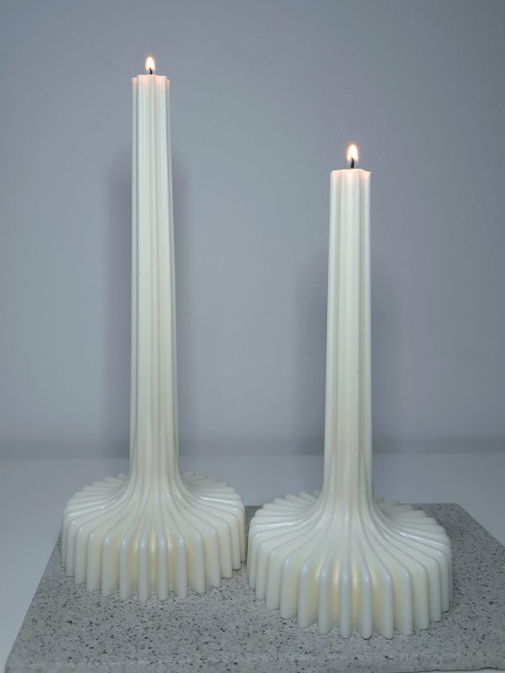 wysokie-swiece-sojowe-dekoracyjne-kolumny