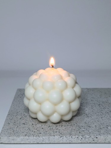 dekoracyjna-swieca-sojowa-recznie-robiona-kula-babelkowa