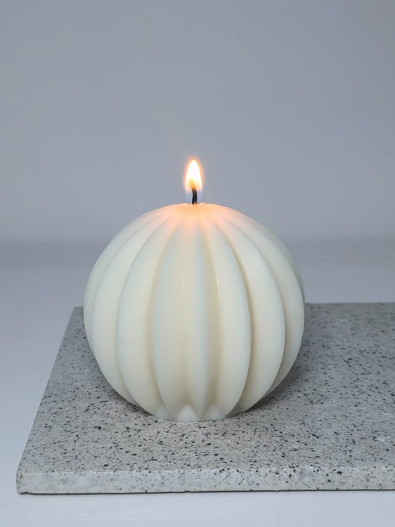 swieca-sojowa-ozdobna-kula-ryflowana