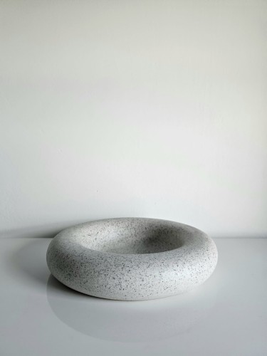 duza-okragla-misa-dekoracyjna-bialo-czarna