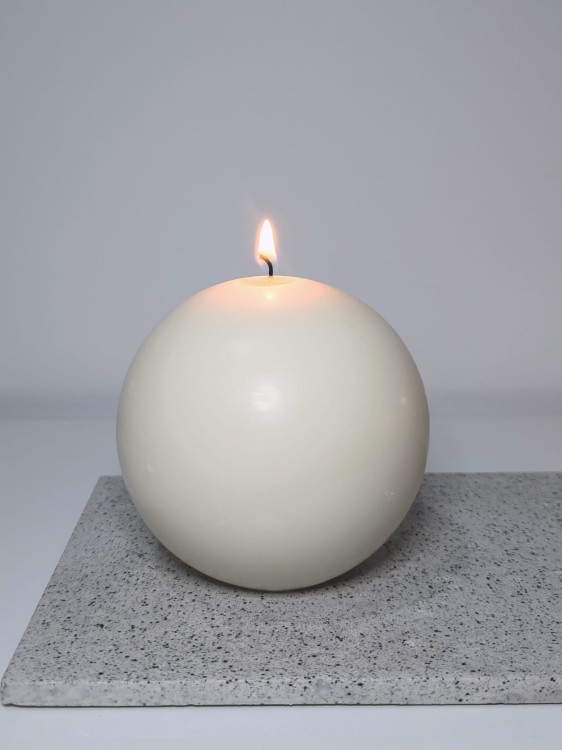 duza-swieca-sojowa-ozdobna-kula