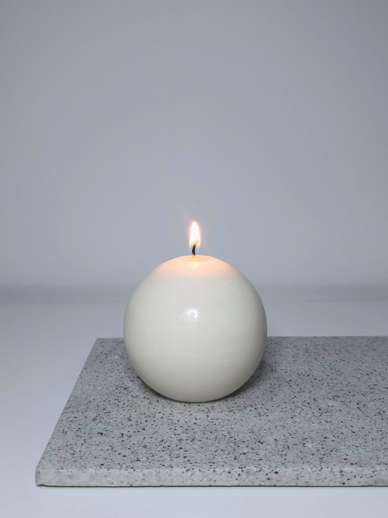 swieca-sojowa-ozdobna-recznie-robiona-kula