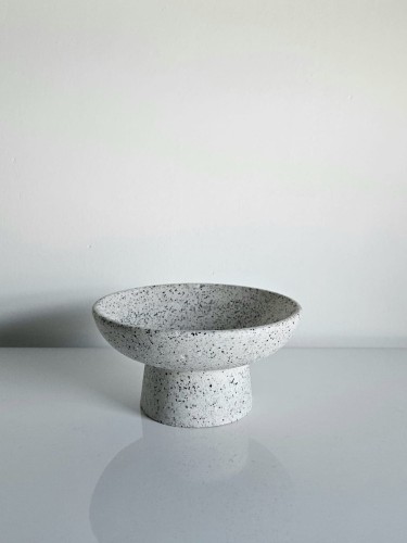 misa-na-nodze-bialo-czarna-dekoracyjna-recznie-robiona