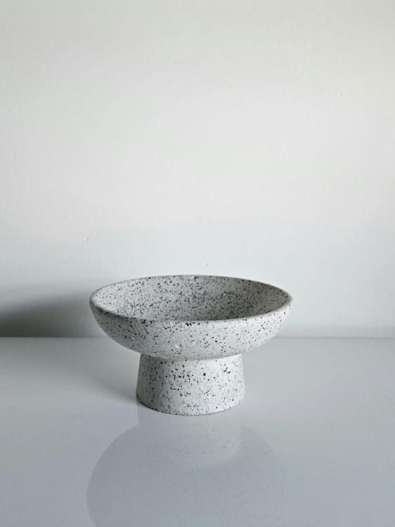 misa-na-nodze-bialo-czarna-dekoracyjna-recznie-robiona