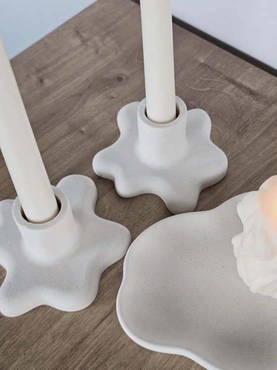 biale-dekoracyjne-swieczniki-z-gipsu-na-swiece-stolowe