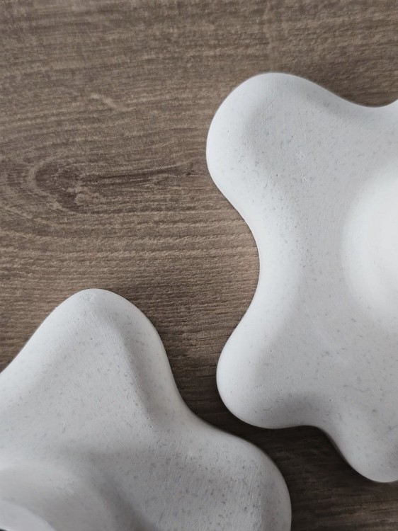 minimalistyczne-naturalne-swieczniki-z-gipsu