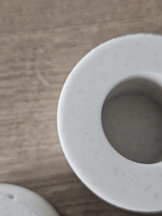 biale-swieczniki-z-gipsu