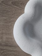 dekoracyjna-biala-podstawka-z-gipsu