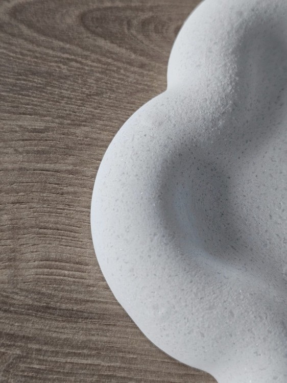 dekoracyjna-biala-podstawka-z-gipsu