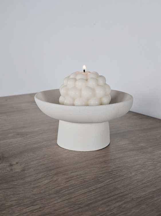 dekoracyjna-biala-misa-z-gipsu