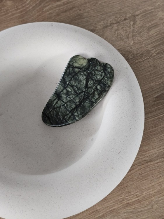 recznie-wykonana-biala-duza-podstawka-z-gipsu