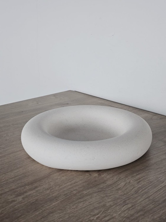 biala-dekoracyjna-misa-z-gipsu