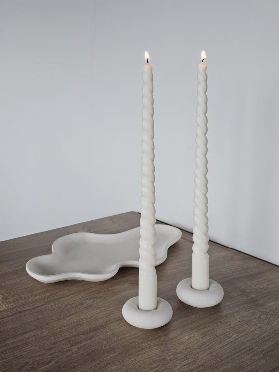 recznie-wykonana-biala-podstawka-kamienna-struktura