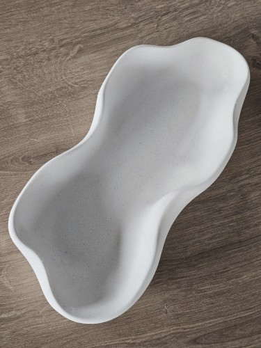 minimalistyczna-dekoracyjna-misa-biala-z-gipsu