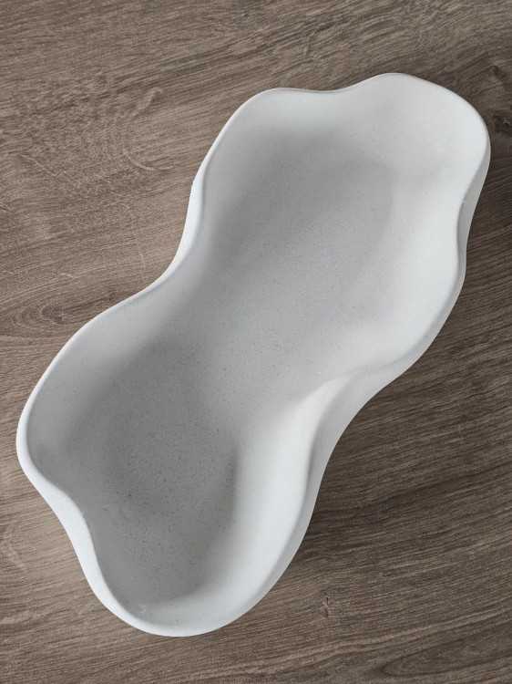 minimalistyczna-dekoracyjna-misa-biala-z-gipsu