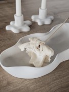 recznie-wykonana-biala-dekoracyjna-pofalowana-misa-z-gipsu