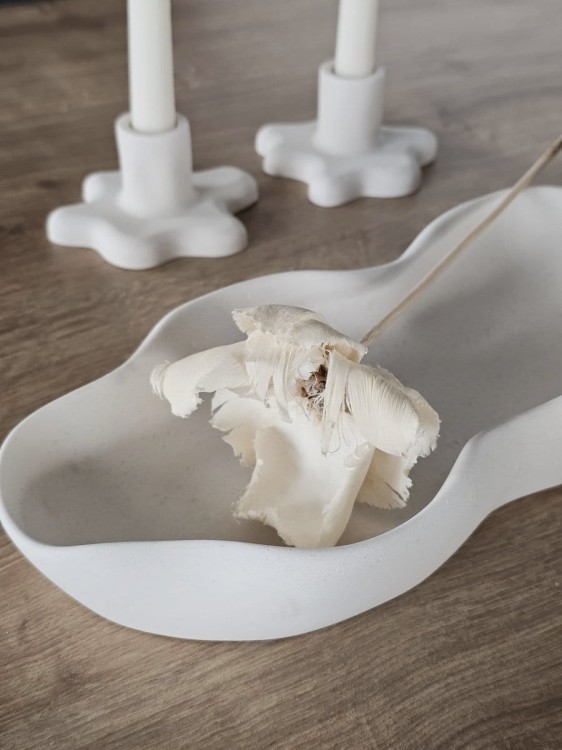recznie-wykonana-biala-dekoracyjna-pofalowana-misa-z-gipsu