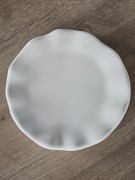 biala-dekoracyjna-podstawka-struktura-kamienia