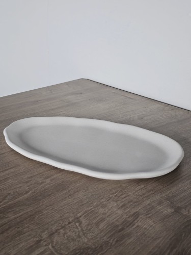 minimalistyczna-biala-kamienna-podstawka-owalna-z-gipsu
