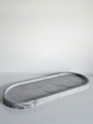 duza-dekoracyjna-podstawka-owalna-z-gipsu-szara