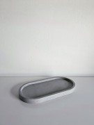 szara-recznie-wykonana-podstawka-z-gipsu-pod-bizuterie