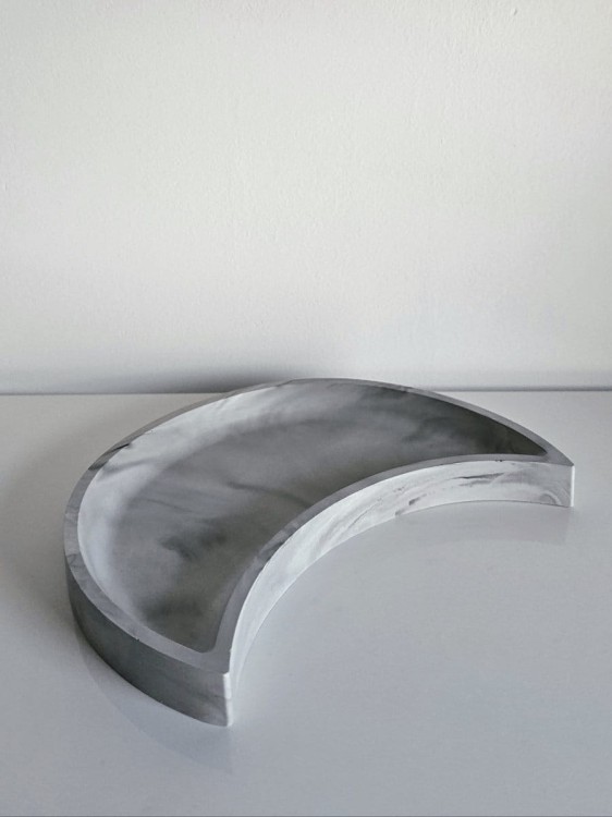 dekoracyjna-szara-podstawka-z-gipsu-ksiezyc