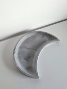 dekoracyna-szara-podstawka-pod-swiece-bizuterie