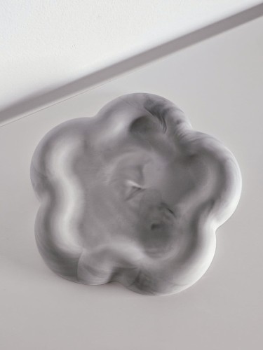 minimalistyczna-podstawka-recznie-wykonana-pod-bizuterie-kwiat