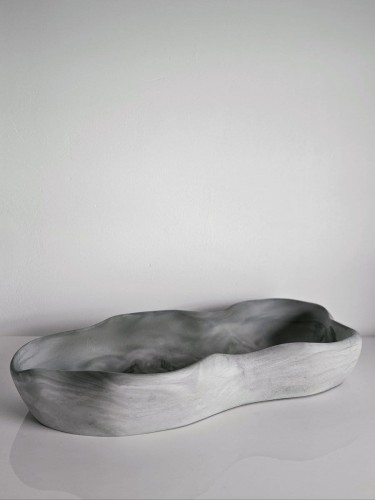 szara-misa-dekoracyjna-w-ksztalcie-fali
