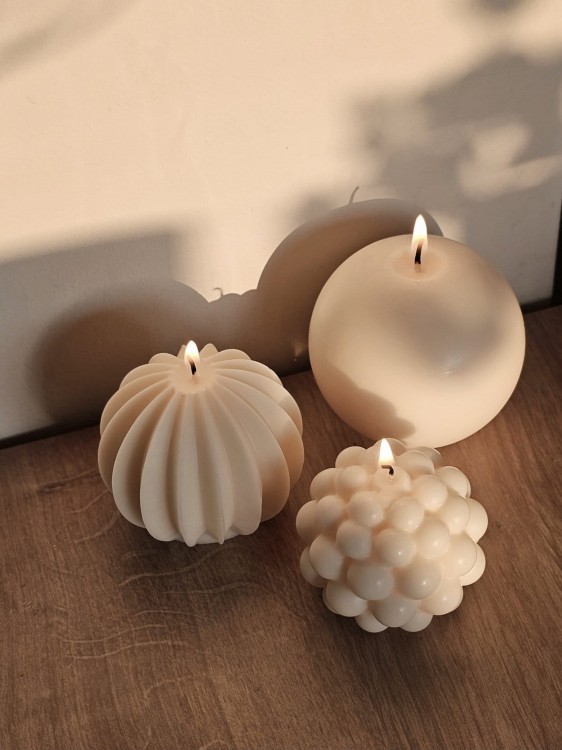 ryflowana-swieca-sojowa-dekoracyjna-kula