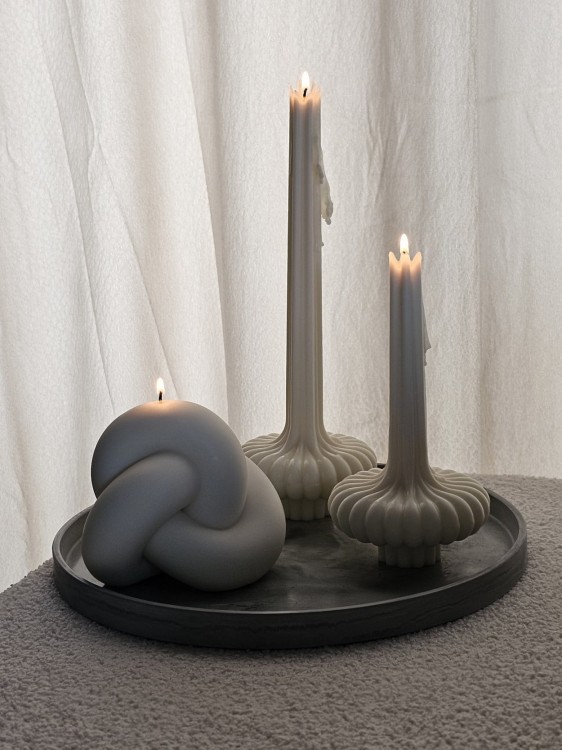 duze-rzezbiarskie-swiece-sojowe-dekoracyjne-kolumny