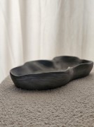 dekoracyjna-szara-misa-falista-z-gipsu