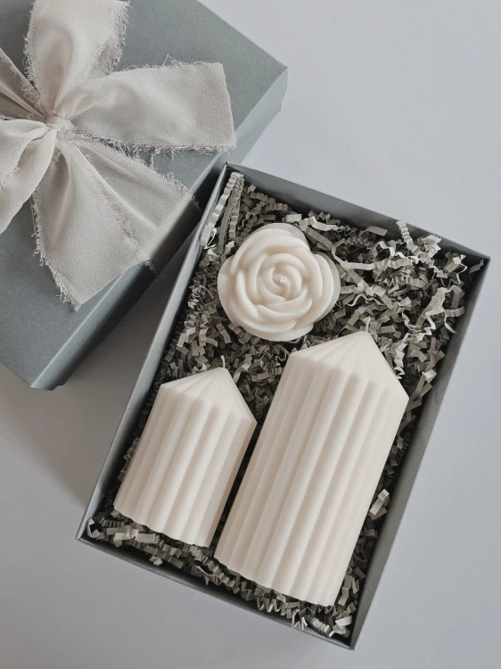 zestaw-recznie-robionych-swiec-sojowych-roza-pudelko-z-wstazka