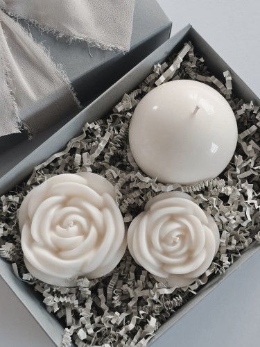 zestaw-prezentowy-recznie-robionych-swiec-sojowych-roze-kula