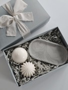 recznie-robione-swiece-sojowe-zestaw-dwie-kule-pudelko-z-wstazka