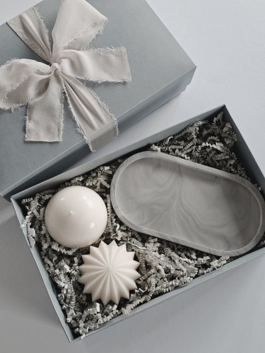 recznie-robione-swiece-sojowe-zestaw-dwie-kule-pudelko-z-wstazka