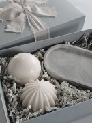 zestaw-prezentowy-swiece-sojowe-dekoracyjne-z-podstawka-z-gipsu