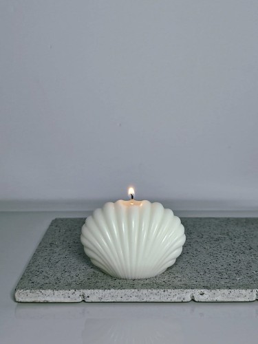mala-swieca-sojowa-recznie-robiona-dekoracyjna-muszla