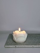 dekoracyjna-swieca-sojowa-roza-kwiat