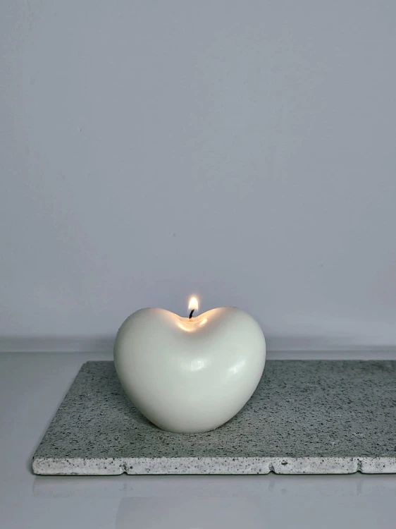 recznie-robiona-swieca-sojowa-serce