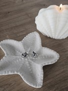 biala-podstawka-pod-bizuterie