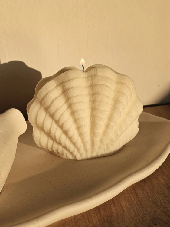 dekoracyjna-swieca-sojowa-w-ksztalcie-muszli