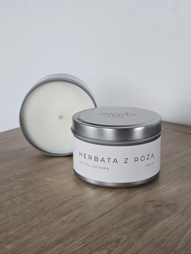 swieca-sojowa-zapachowa-herbata-z-roza-w-puszce