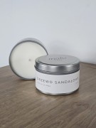 swieca-sojowa-zapachowa-w-puszce-drzewo-sandalowe