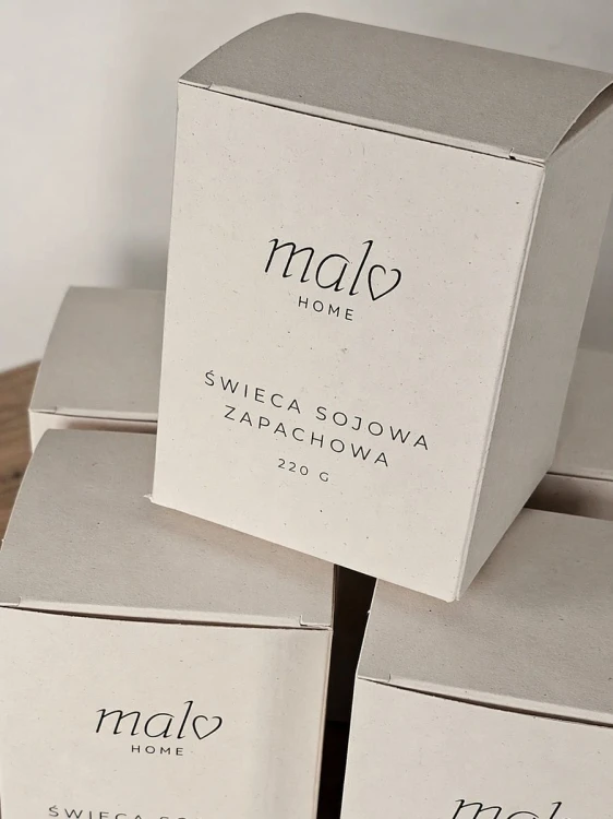 swiece-sojowe-zapachowe-w-eleganckim-opakowaniu